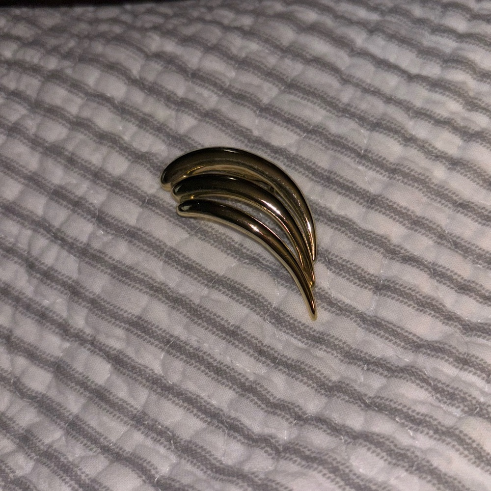 Gold Tone Brooch